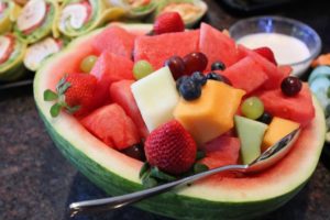 Scopri di più sull'articolo Alimentazione in estate: cosa mangiare per sentirsi bene